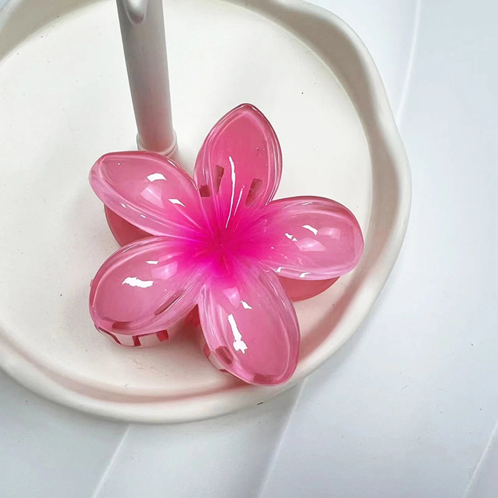 Red Flower Plastic Hair Clip Gentle Women Sweet Frangipani Hair Claws Crab Clamp Barrette Ponytail Holder Headwear Accessories