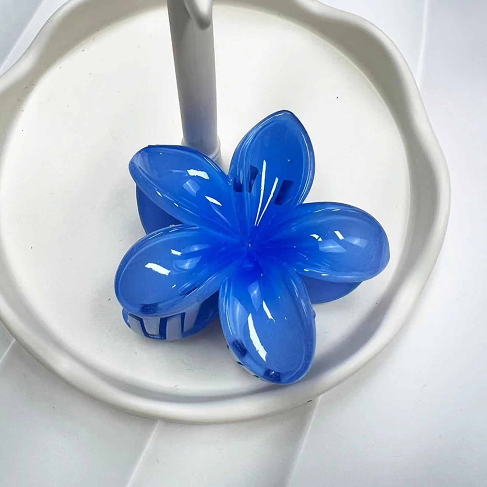 Red Flower Plastic Hair Clip Gentle Women Sweet Frangipani Hair Claws Crab Clamp Barrette Ponytail Holder Headwear Accessories