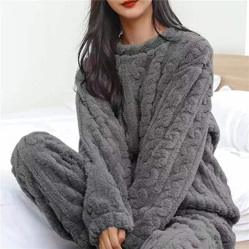 Soft Coral Velvet Jacquard Warm Pajama Set for Women Cozy Loungewear Outerwear for Winter Christmas Back to School Gift ﻿