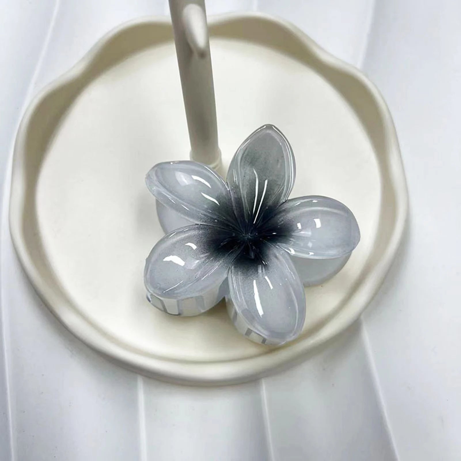 Red Flower Plastic Hair Clip Gentle Women Sweet Frangipani Hair Claws Crab Clamp Barrette Ponytail Holder Headwear Accessories