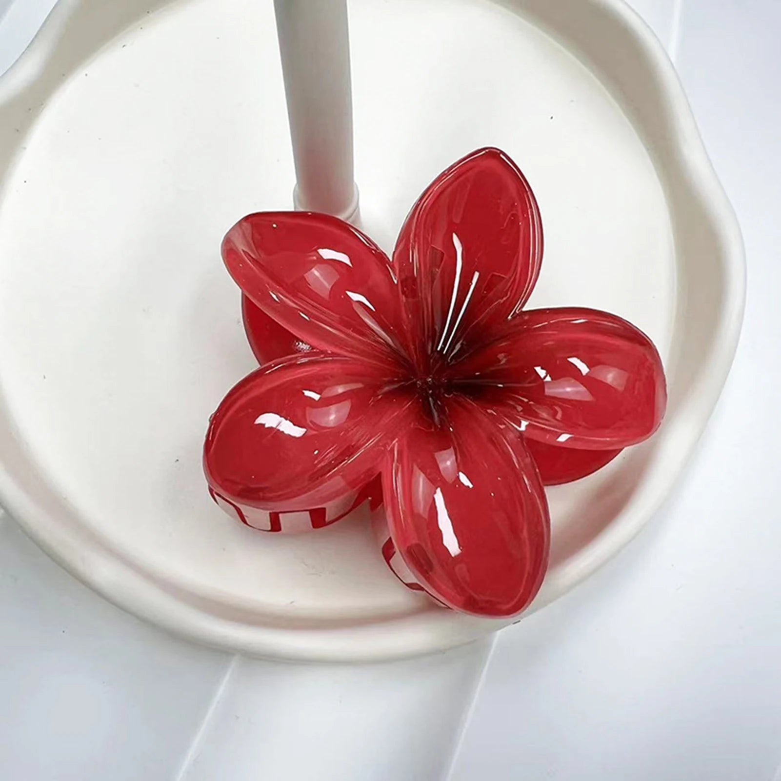 Red Flower Plastic Hair Clip Gentle Women Sweet Frangipani Hair Claws Crab Clamp Barrette Ponytail Holder Headwear Accessories