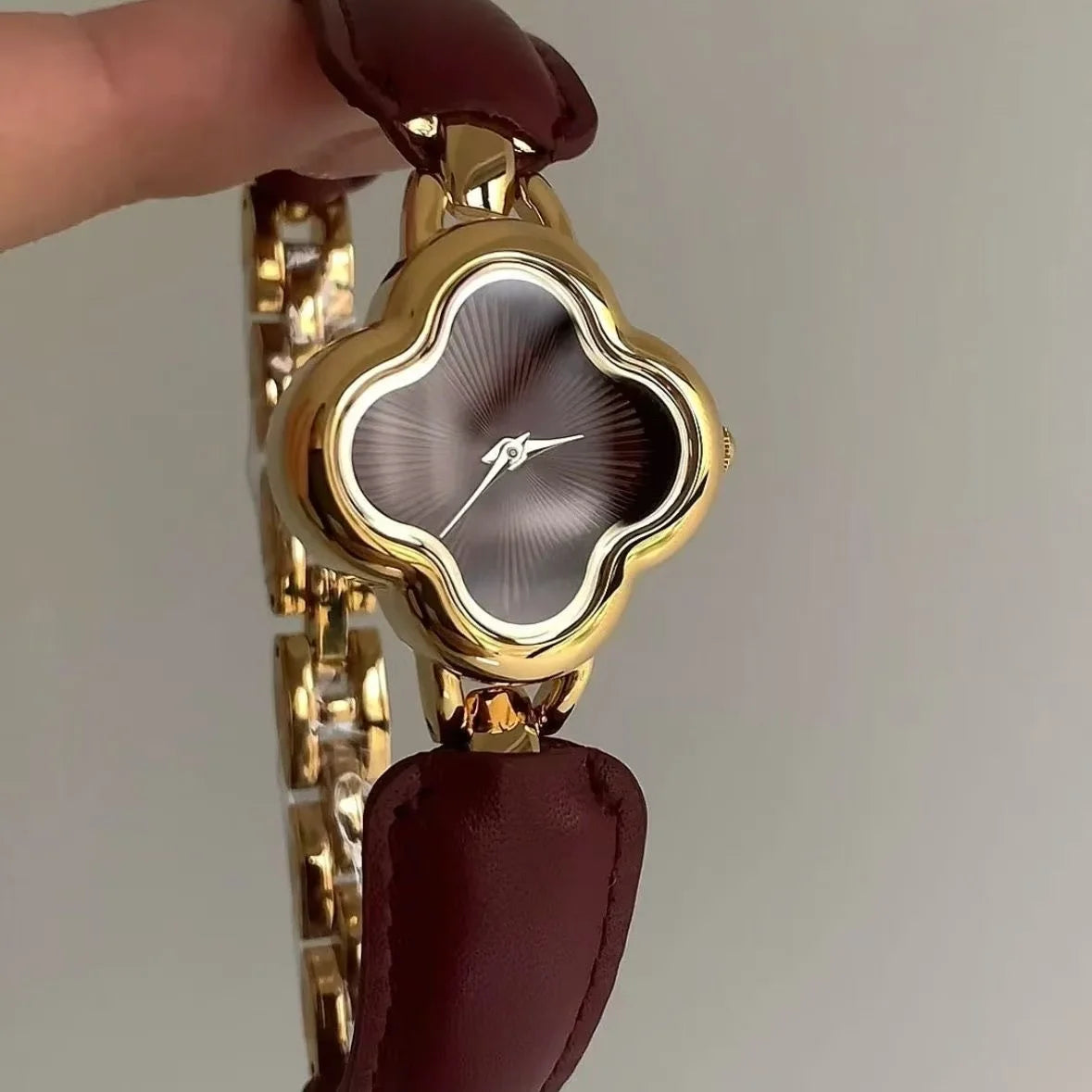 New belt women's watch flower dial fashionable light luxury bracelet, gift for girlfriend, party jewelry