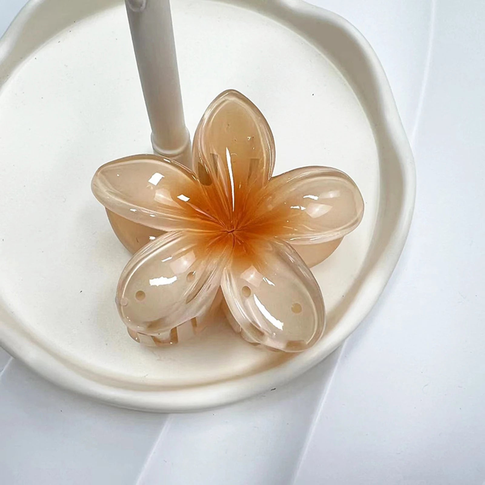 Red Flower Plastic Hair Clip Gentle Women Sweet Frangipani Hair Claws Crab Clamp Barrette Ponytail Holder Headwear Accessories