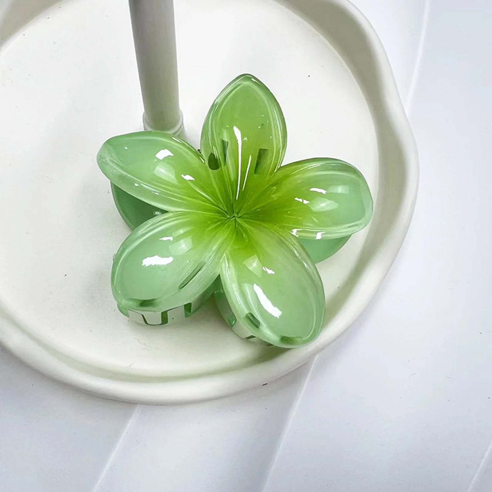 Red Flower Plastic Hair Clip Gentle Women Sweet Frangipani Hair Claws Crab Clamp Barrette Ponytail Holder Headwear Accessories